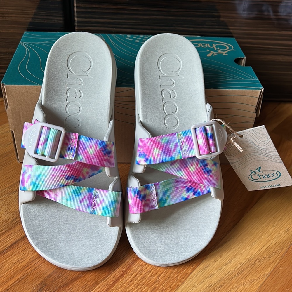 NWT, Chaco Chilllos  slide in light tie-dye color. Size 7